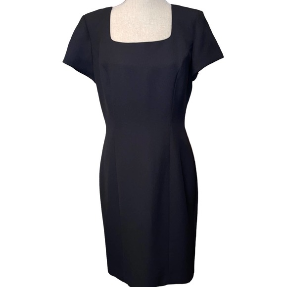 Maggy London Dresses & Skirts - NWT Maggy London Sheath Dress Size 10 Black Short Sleeve